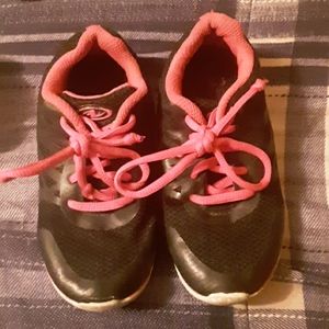 Girls tennis shoes